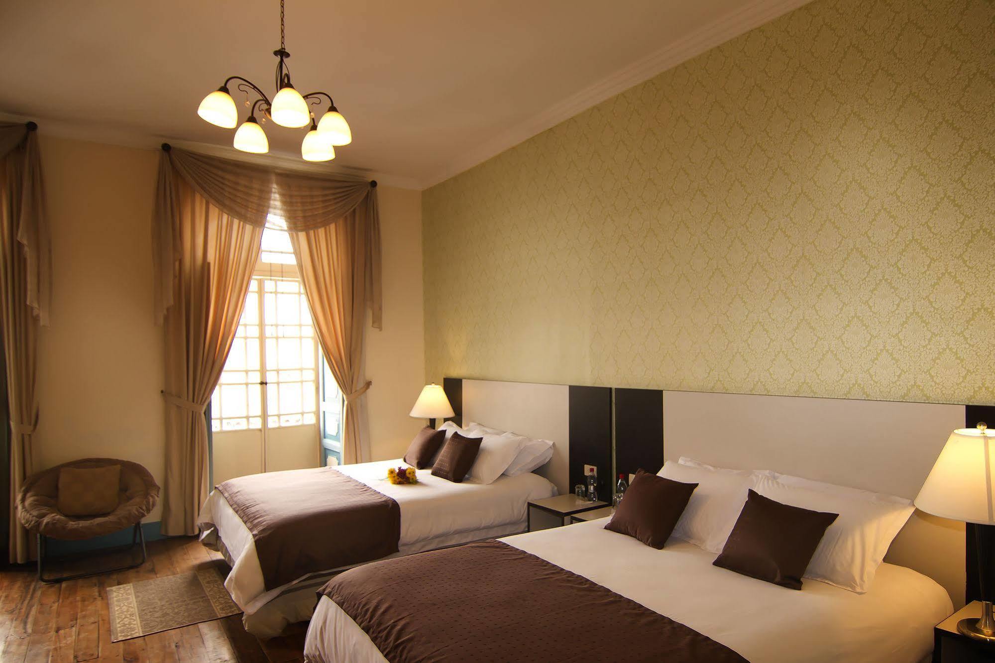 Del Parque Hotel & Suites クエンカ エクステリア 写真